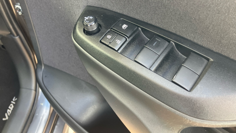 Toyota Yaris 1.5 Hybrid Design 5dr CVT Hybrid Hatchback